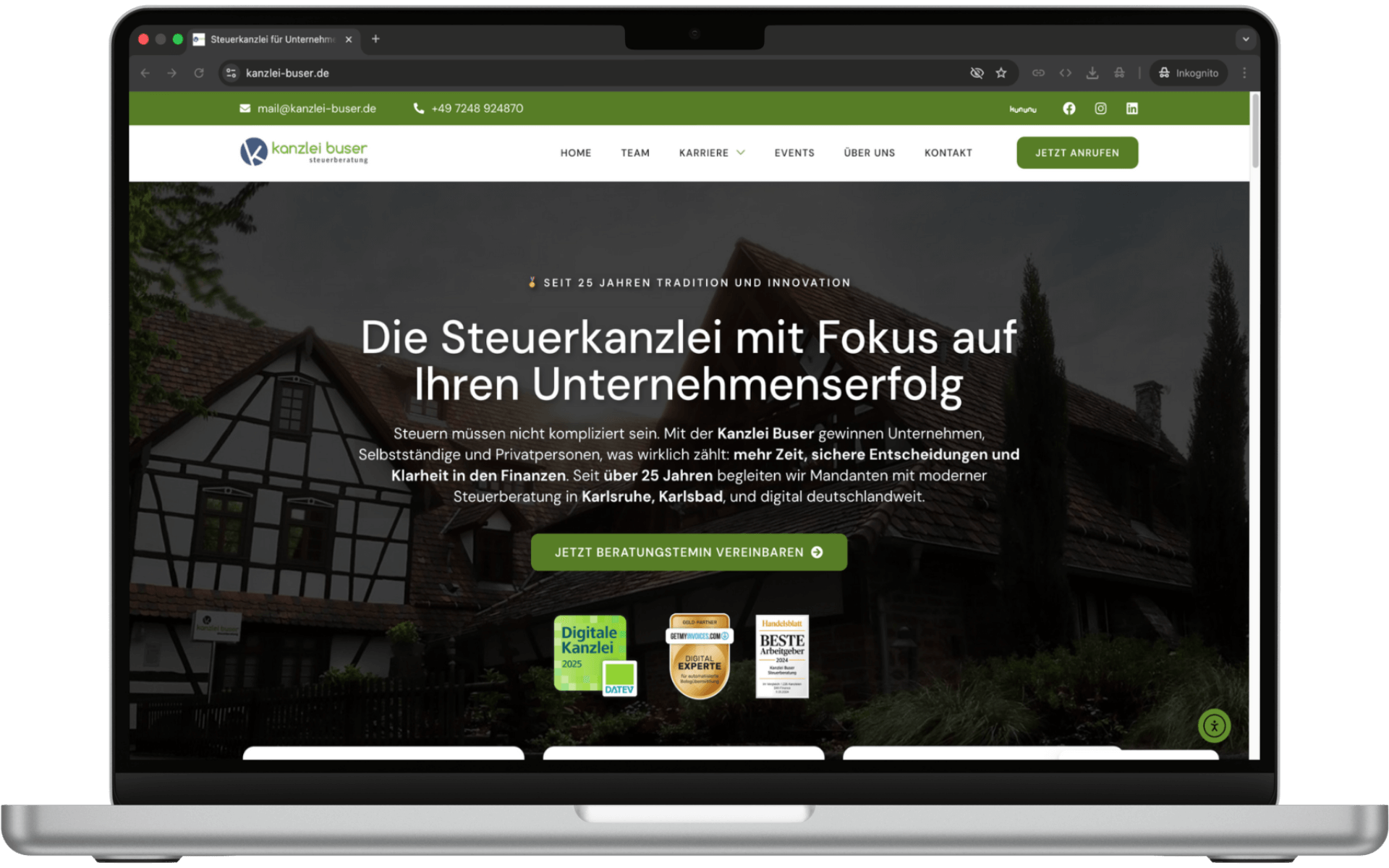 Kundenwebsite auf einem MacBook – Beispiel für professionelles Webdesign