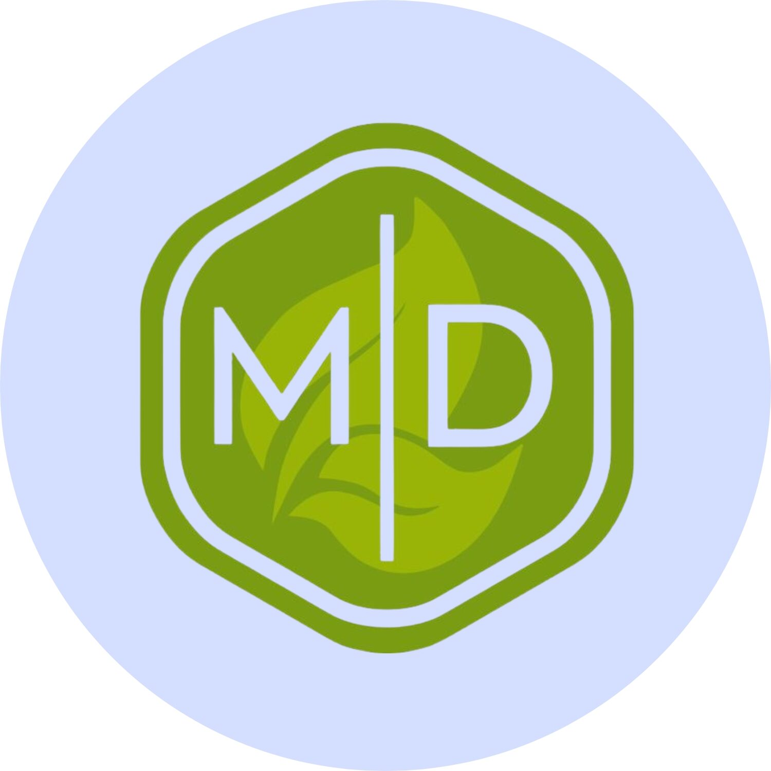 Grünes, sechseckiges Logo mit den Buchstaben M und D, getrennt durch eine Linie, mit Blattmotiv im Hintergrund. - manufaktur deutsch logo